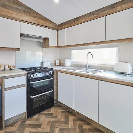 Host & - Serenity * Amotherby