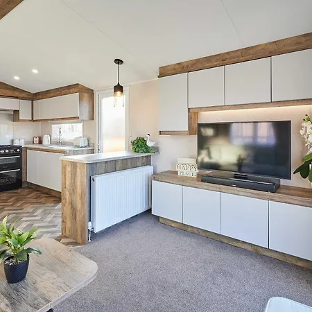 Host & - Serenity * Amotherby