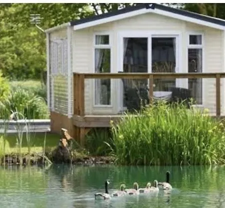 Host & - Serenity Chalet