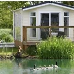 Host & - Serenity Chalet